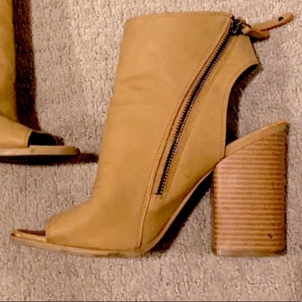 Dolce Vita Peep Toe Ankle Bootie • Size 9.5